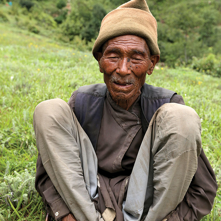 1x1_720x720_living_magazine_fall_2015_nepal_man_sitting_english_web.jpg,,